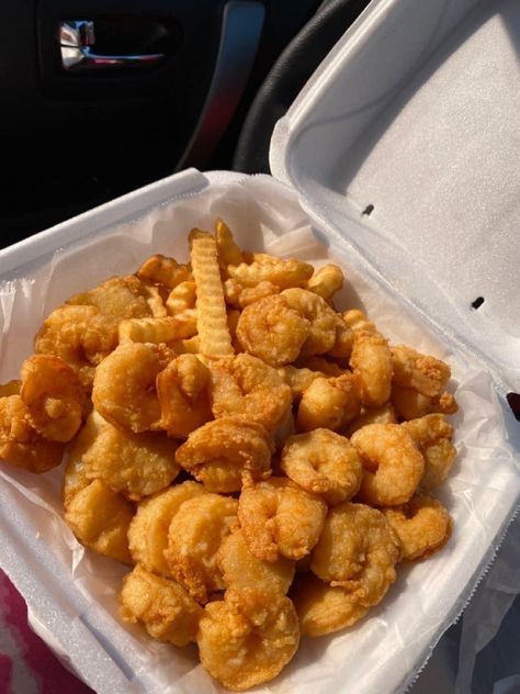 Fried Shrimp Aesthetic, Shrimp And Fries, Fried Seafood, Fried Scallops, Shrimp Scallops, K Food, Food Babe, Food Therapy, Fried Shrimp