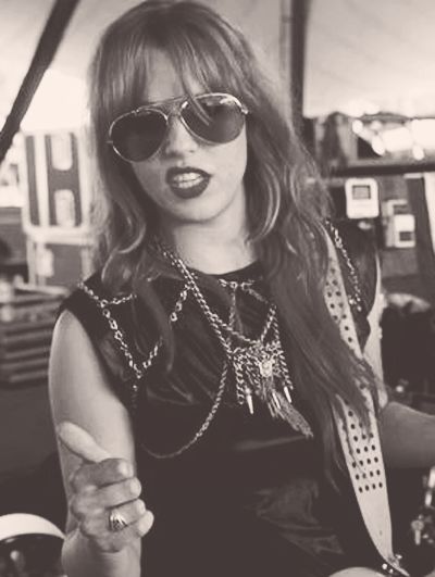 Lzzy Hale- Halestorm. This woman is a freaking badass, and I love the band! Izzy Hale, Lizzy Hale, Lzzy Hale, Women Of Rock, Halestorm, New Rock, Metal Girl, Pierce The Veil, Girls Rock