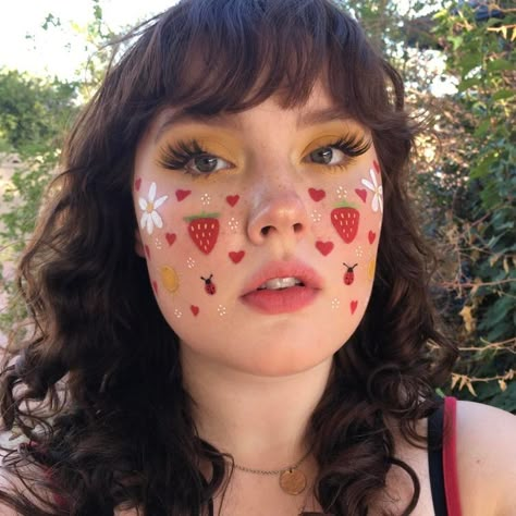 Strawberry Fairy Makeup, Strawberry Themed Makeup, Cottage Core Makeup, Cottagecore Makeup, Artsy Makeup, Painting Stuff, Face Art Makeup, Alternative Makeup, Cool Makeup Looks