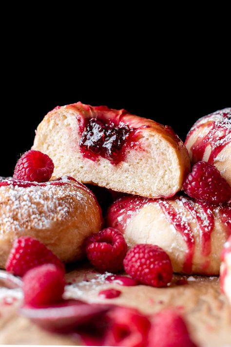 Baked Raspberry Donuts - Eats Delightful Raspberry Donut, Blackberry Cupcakes, Cinnamon Monkey Bread, Yeast Dough Recipe, Cinnamon Roll Cheesecake, Yeast Donuts, Chocolate Raspberry Cake, Filled Donuts, Raspberry Filling