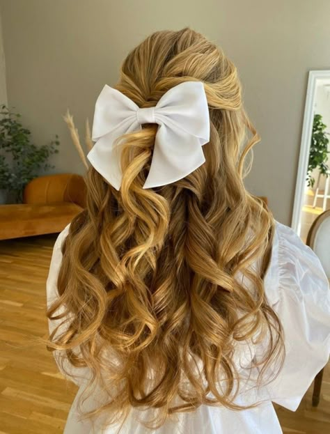 Bow Prom Bow Hair, White Prom Hairstyles, Bow Prom Hair, Prom Bow Hairstyle, Homecoming Hair With Bow, Hoco Hairstyles With Bow, Prom Hair With Bow, Prom Hairstyles With Bow, Prom Hair Blonde