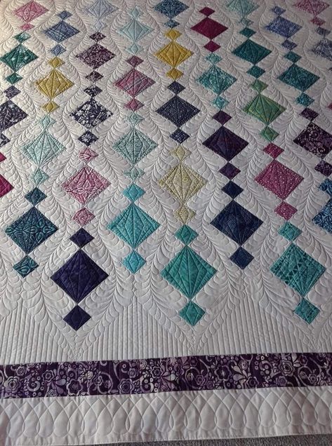 Chandelier Quilt, Charm Square Quilt, Charm Pack Quilts, Free Motion Quilting Patterns, Machine Quilting Patterns, Longarm Quilting Designs, Charm Quilt, Machine Quilting Designs, Free Motion Quilt Designs