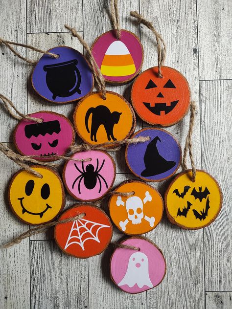 This is a 12 piece set of Halloween ornaments for your tree or garland etc.  Each ornament is approximately 2 inches in size, some bigger and some smaller.  These MINI wood slice ornaments are hand painted by me with vinyl decals ON BOTH SIDES so that when they are hanging, it won't be blank if it accidentally flips around.  I also add a layer of sealant so none of the vinyl peels, making them last for several years.  As much as I try to be perfect, I just might paint outside the line a little b Halloween Ornaments Diy, Pumpkin Witch Hat, Tiny Paintings, Halloween Art Projects, Wood Cookies, Cat Candy, Circle Crafts, Halloween Wood Crafts, Halloween House Party