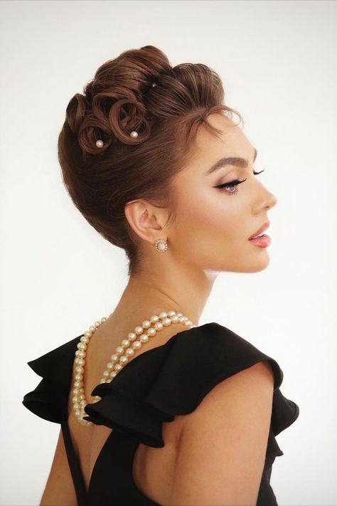 Jackie Wyers is posed with her side profile, showcasing the 60s inspired makeup and hair similar to the classic film "Breakfast At Tiffany's" starring Audrey Hepburn. 60s Curls, Modern Audrey Hepburn, Gala Hair, Jackie Wyers, 60s Hair Tutorial, Vintage Updo, Barbie Hairstyle, 1960s Hair, Loren Grey