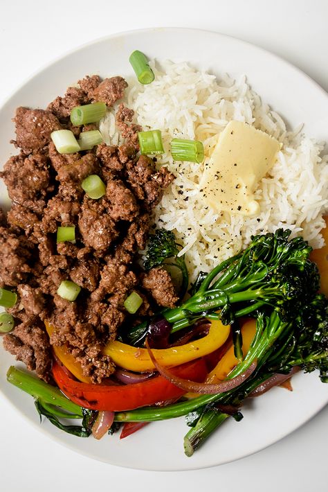 White Rice With Ground Beef, Ground Beef With Vegetables, Rice And Beef, Ground Beef And Veggies, Ground Beef And Rice, Easy Beef Stir Fry, One Pot Rice Meals, Buttery Rice, Ground Beef Rice