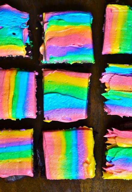 Yammie's Noshery: Rainbow Brownies Rainbow Recipes, Rainbow Desserts, Rainbow Treats, Resep Brownies, Pastel Cupcakes, Rainbow Food, Taste The Rainbow, Funny Thoughts, Brownie Bar