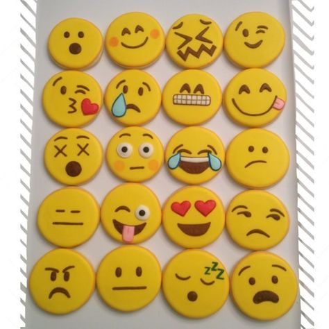 Face Cookies, Deco Cupcake, Emoji Cookie, Emoji Cake, Emoji Party, Sugar Cookie Designs, Pretty Cookies, Creative Cookies, Fancy Cookies