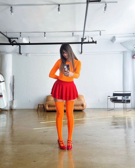 Velma Rave Outfit, Velma Halloween Costume College, Easy Velma Costume, Womens Group Halloween Costume, Velma Costume Aesthetic, Velma Costume Cute, Velma Costume Black Women, Cute Velma Costume, Velma Costume Diy