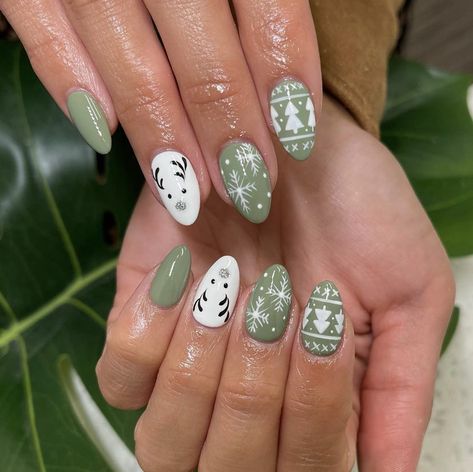 White Winter Nails, Christmas Nails Designs, Deer Nails, Xmas Nail Designs, Snow Nails, Tree Nails, Cute Christmas Nails, Almond Shape, Xmas Nails