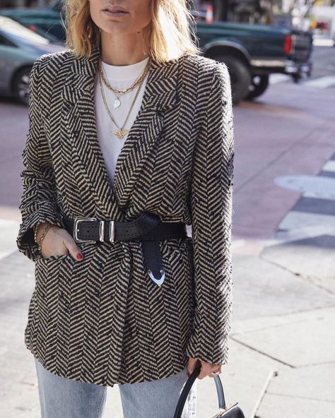 ANINE BING on Instagram: “This gorgeous new belt just launched on aninebing.com 🖤” Fashion Inspo Casual, Early Fall Outfits, Herringbone Blazer, Blazer Outfit, Mode Inspo, Blazer Outfits, Inspiration Mode, Mode Inspiration, Fall Winter Outfits