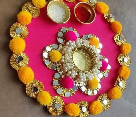 Haldi Thali Decoration Ideas At Home, Thal Decoration Ideas, Aarti Thali Decoration Ideas For Wedding, Aarti Thali Decoration Ideas For Ganpati, Diwali Thali Decoration Ideas, Diwali Thali Decoration, Haldi Thali Decoration Ideas, Aarthi Plates Decoration, Haldi Plate Decoration Ideas