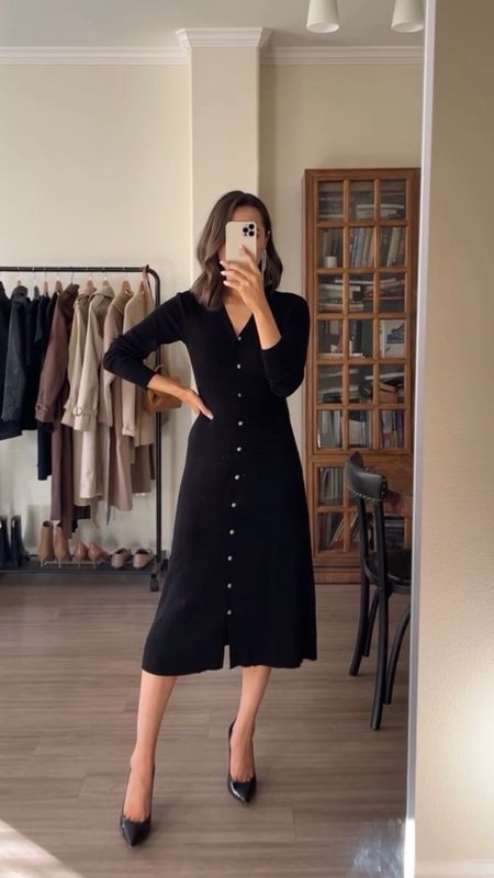 Long Business Casual Dresses, Dress For Business Woman, Casual Chic Black Dress, Black Dress Work Outfit Fall, Classic Attire For Women, Causal Corporate Outfit, Formal Dresses Women Work Outfits, Buissnes Casual Outfits Woman Dresses, Workwear Women Dress