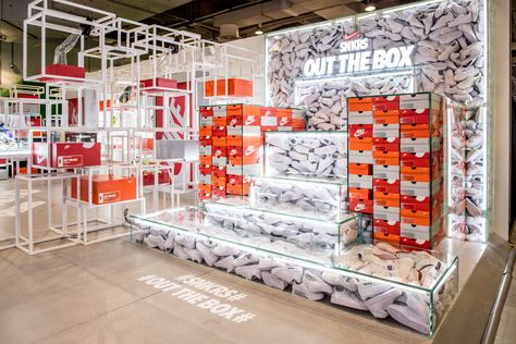 Photowall Ideas, Retail Inspiration, Retail Store Design, Retail Interior, Visual Display, Retail Space, Pop Up Stores, Display Design, Stand Design