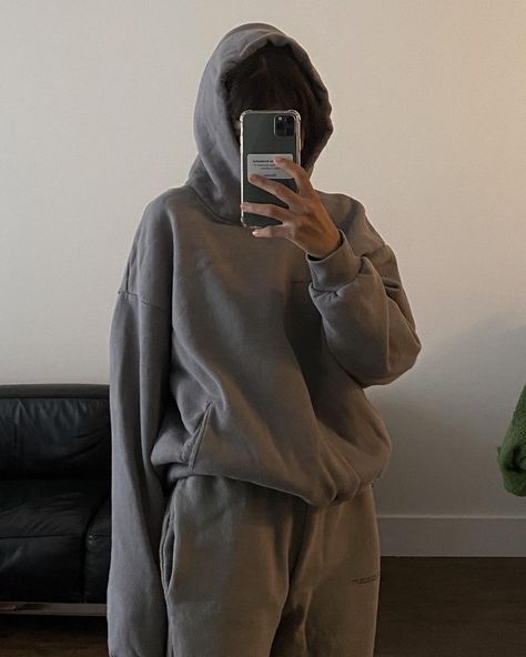 Gray Hoodie Outfit, Comfy Aesthetic, Jen Ceballos, Hoodie Outfit, Cozy Fits, Insta Photo Ideas, City Chic, Instagram Foto, Outfits Aesthetic