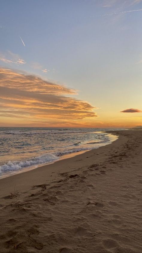 Calm Sunset Aesthetic, Calm Scenery, Beachy Wallpapers, Sea Life Wallpaper, Beach Core, Gold Wallpaper Phone, Wallpapers Nature, Pretty Views, Chasing Sunsets