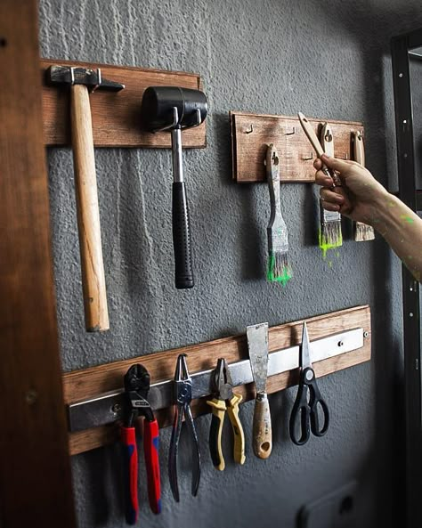 Workshop Storage Ideas, Tool Wall Storage, Organize Tools, Wooden Storage Shelves, Organizing Tools, Garage Storage Inspiration, Garage Organisation, Storage Shed Organization, Shed Organization