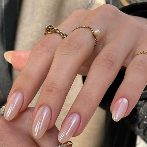 RIVE GAUCHE Beauty Studio on Instagram: "Glazed effect 🧿 #manucurerusseparis #manucurerusse #glazeddonut" Glaze Nails, Glazed Nails, Engagement Nails, Graduation Nails, Asian Nails, Hello Nails, Formal Nails, Subtle Nails, Shine Nails