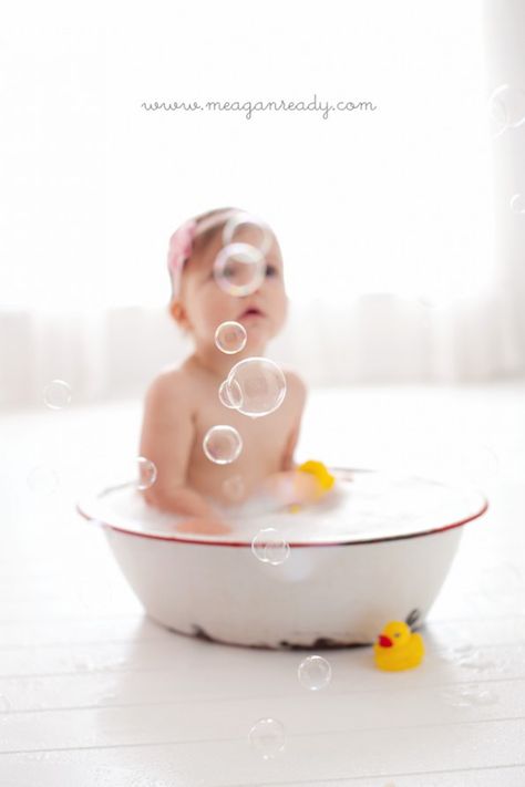 xx Tub Photoshoot, Bubble Photography, 1st Year Cake, Bubbles Photography, Bath Photography, Cake Smash Photography, Foto Baby, Birthday Cake Smash, First Birthday Photos