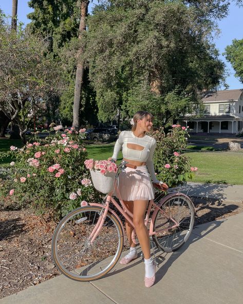 ballerina off duty 🩰🌸 @popflex_active wearing the pirouette skort in tutu, corset bra and relevé ribbed shrug in ivory 🦢 #popflex #balletcore #activewearfashion #pilatesprincess #softgirlaesthetic Pirouette Skort, Off Duty Ballerina, Ballerina Off Duty, Popflex Active, Softgirl Aesthetic, Ballet Core, Corset Bra, Activewear Fashion, Off Duty