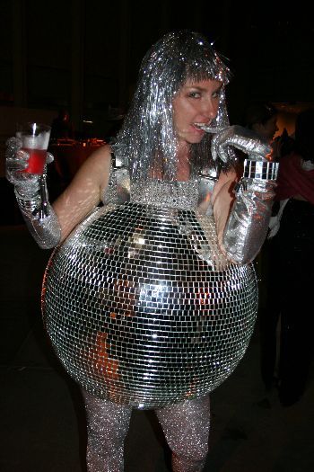 Diy Disco Ball, Disco Ball Mirror, Boogie Wonderland, Mom Costumes, Pregnancy Costumes, Pregnant Halloween Costumes, Disco Costume, Pregnant Halloween, Creative Costumes