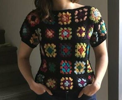 Granny Square top Gilet Crochet, Mode Crochet, Crochet Ladies Tops, Crochet Tops Free Patterns, Crochet Jacket, Granny Square Crochet Pattern, Crochet Cardigan Pattern, Crochet Shirt, Crochet Vest