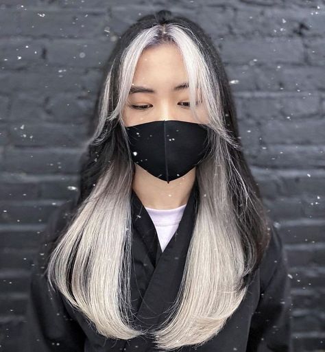 Platinum Blonde Under Black Hair, Korean Platinum Hair, Black With Platinum Underneath, Black To Platinum Blonde Hair, Gray Hair Underneath, White And Black Hairstyle, Platinum Blonde Underneath, Platinum Blonde Hair Underneath, Platinum Blonde Hair Korean