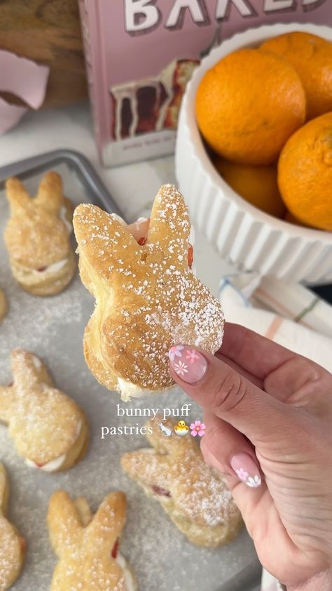 Spring is in the air and these bunny pastries are IT🌸✨🐰 #JCPpartner I teamed up with @JCPenney to bring you the easiest and delish recipe t… | Instagram Bunny Puff Pastry, Desserts With Puff Pastry, Easter Party Food, Easter Dishes, Easter Snacks, Easter Sweets, Easter Breakfast, Easter Desserts, Easter Brunch Food