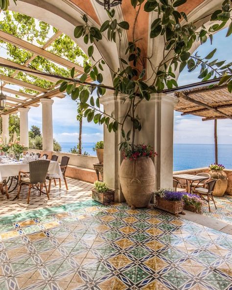 Image may contain: plant, table and indoor    #Regram via @lecollectionist Italian Beach House, Italian Villa Interior, Positano Villa, Italian Beaches, Italian House, Bright Apartment, Italian Decor, Italian Home, Italian Villa