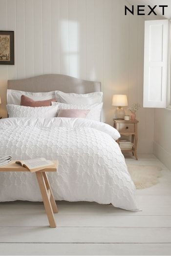 Duvet Covers White Texture, White Geometric Bedding, Thick Duvet Cover, Minimalist Duvet Cover, White Duvet Cover Aesthetic, White Textured Duvet Cover, White Quilt Cover Styling, White Bedspread Ideas, White Bedsheets Aesthetic