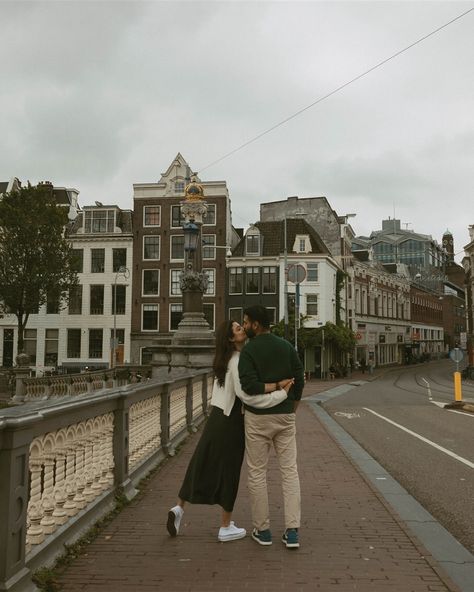 Engagement pictures should be FUN! I had a blast exploring Amsterdam with these two. We talked about life & love & all that had to happen for us all to somehow be in Amsterdam of all places. Life is quite weird when you think about it. Here’s to more city date engagement pictures ♡ | Amsterdam photographer, Amsterdam engagement, city engagement pictures, destination photographer, Europe photographer, city vibes, Netherlands | Amsterdam Engagement Photos, Amsterdam Proposal, Amsterdam Engagement, Amsterdam Couple, City Engagement Pictures, City Date, City Vibes, Engagement Inspo, City Engagement