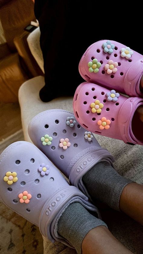 Lavender Crocs With Charms, Cute Jibbitz For Crocs, Jibits For Crocs Aesthetic, Cute Croc Jibbitz Ideas, Cute Crocs Jibbitz Ideas, Croc Jibbitz Aesthetic, Pink Crocs With Jibbitz, Crocs Jibbitz Aesthetic, Crocs Aesthetics