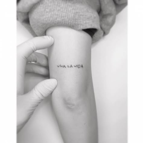 Live Now Tattoo, Viva La Vida Tattoo, Coldplay Tattoo, Fonts Lettering, Viva La Vida, Classy Tattoos, Arm Tattoos For Women, Rib Tattoo, Tattoo Lettering