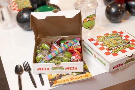 Teenage Mutant Ninja Turtle Party Favors, Ninja Turtle Pizza Box Favors, Ninja Turtle Favors, Ninja Turtle Party Favors, Tmnt Party Food, Ninja Turtle Snacks, Turtles Birthday Party Ideas, Ninja Turtles Birthday Party Ideas, Birthday Party Treat Bags