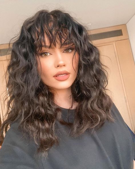 TALIA MAR (@taliamar) • Instagram photos and videos Talia Mar, Natural Curly Hair Cuts, Bun Hair Piece, Medium Curly Hair Styles, Haircuts For Curly Hair, Curly Lace Front Wigs, Peinados Fáciles Para Cabello Corto, Wavy Curly Hair, Curly Girl Hairstyles