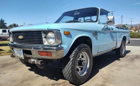 Small pickups need to come back to the market, especially small 4x4 pickups. Have any of you owned a Chevy LUV 4x4? #4X4, #Chevrolet, #Isuzu Chevrolet Luv, Chevy Luv, Datsun Pickup, Small Pickups, Mini Truck, Small Trucks, List Of Countries, Big Thing, Mini Trucks