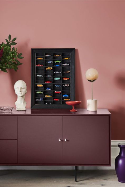 Perfect for any car enthusiast looking for a unique and stylish way to show off their favorite cars. Hot Wheels Organization, Matchbox Car Storage, Hot Wheels Cars Display, Matchbox Cars Display, Car Model Display, Diecast Cars Display, Toy Car Storage, Hot Wheels Display, Car Display