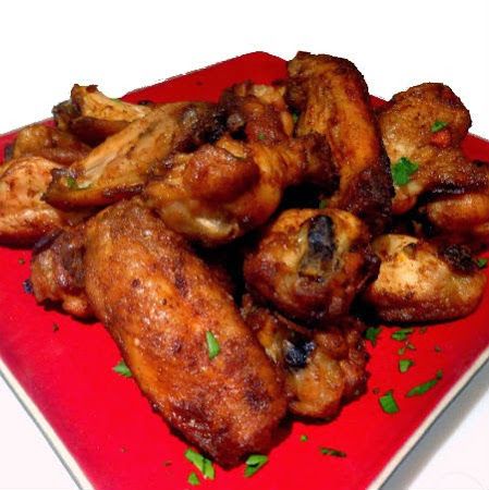 One Perfect Bite: Tapas - Spanish-Style Garlic Chicken Wings Spanish Style Chicken, Tapas Spanish, Tapas Night, Tapas Dinner, Spanish Tapas Recipes, Garlic Chicken Wings, Spanish Chicken, Travel Recipes, Seared Chicken Breast