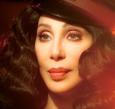 Love Cher's make up in the entire movie Burlesque. This link with the picture tells the brands used for her make up. Cher Burlesque, Film Burlesque, Burlesque Makeup, Young Cher, Cher 70s, Cher Show, Burlesque Movie, Cher And Sonny, Cher Photos