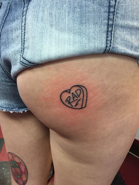 Rad butt tattoo by Clifton Boggs Party Tattoos, Tasteful Tattoos, Just Ink, Funny Tattoos, Piercing Tattoo, Body Mods, Future Tattoos, Tattoos And Piercings, Body Art Tattoos