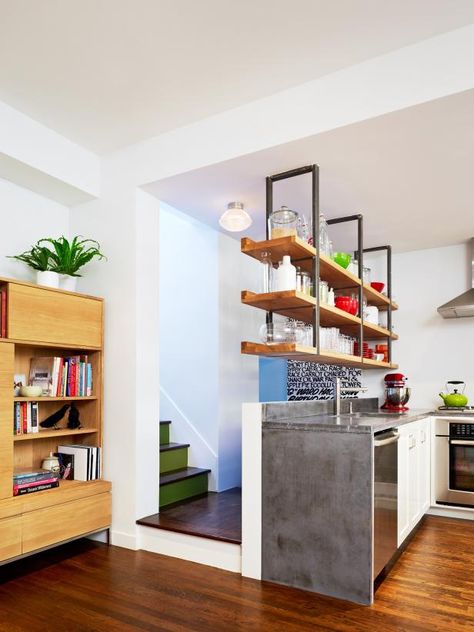 8 Reasons You Should Try Open Shelving in Your Kitchen >> http://www.hgtv.com/design-blog/design/8-reasons-you-should-try-open-shelving-in-your-kitchen?soc=pinterest Kitchens Without Upper Cabinets, Kitchen Bookshelf, Small Kitchen Island, Kitchen Open, Open Kitchen Shelves, Regal Design, Smart Kitchen, Chic Kitchen, Upper Cabinets