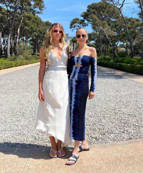 All of Sofia Richie's outfits from her wedding to Elliot Grainge Sofia Richie Elliot Grainge, Chanel Haute Couture Dress, Elliot Grainge, Manolo Blahnik Mules, Haute Couture Gowns, Sleek Bun, Haute Couture Dresses, Sofia Richie, Chanel Haute Couture