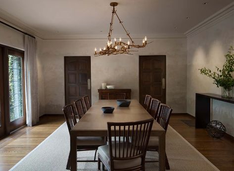 A Piedmont Tudor – Anyon Design and Atelier Modern Tudor Dining Room, Tudor Dining Room, Tudor Interior Design, Contemporary Tudor, Interior Design Store, Tudor Home, San Francisco Design, Drew House, Design Homes