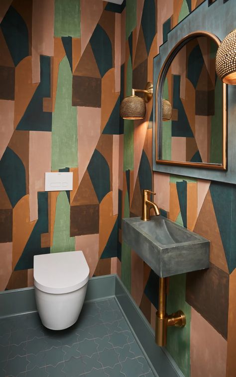 29 Bathroom Wallpaper Ideas to Totally Transform Your Space | Architectural Digest Powder Bathroom Ideas Half Baths, Funky Powder Room, Funky Toilet, Wallpaper Half Bath, Powder Toilet, Toilet Wallpaper, Wallpaper Toilet, Half Bath Design, Big Pond