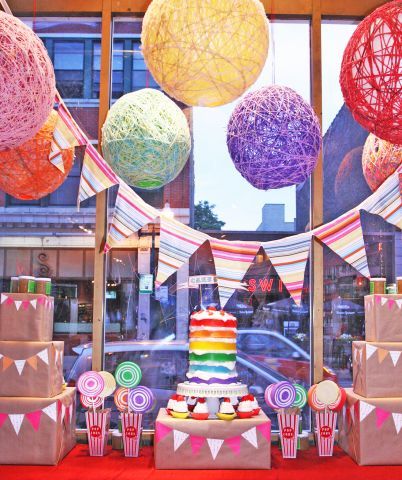 Mojo Spa's window display in Chicago, rainbow tiered cake soap and yarn lanterns Birthday Window Display, Yarn Lanterns, Homeware Display, Salon Window Display, Salon Window, Shop Window Ideas, Yarn Display, Summer Window Display, Newspaper Dress