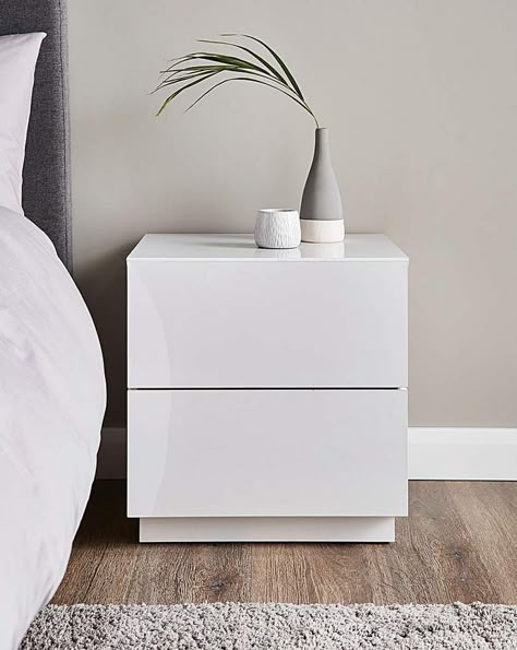 Bed Side Table Design, Modern White Bedroom, Bedside Table Styling, Minimalist Side Table, Bedside Table Decor, Side Tables For Bedroom, Bedside Table Design, Side Table Decor, White Bedside Table