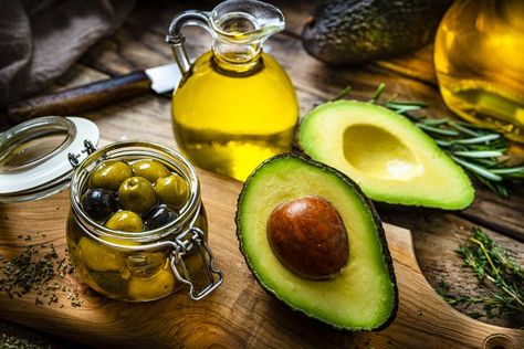 Avocado Oil Vs Olive Oil, Bad Diet, Cholesterol Diet, High Fat Foods, Fat Foods, Stuffed Avocado Healthy, Nutritious Diet, Cooking With Olive Oil, Healthy Oils