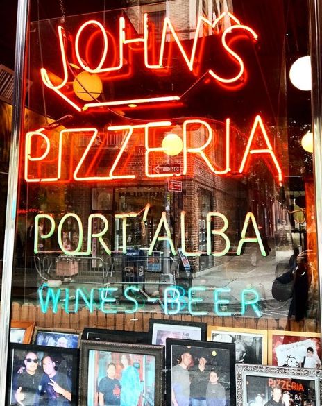 The 5 Best Pizza Experiences in New York NYC NY Pizzerias | PIZZA Pizza Place Aesthetic, Pizza Arcade, Pizzeria New York, New York Pizzeria, Pizza Factory, Pizza Project, Pizza Ideas, Nyc Travel Guide, Nyc History