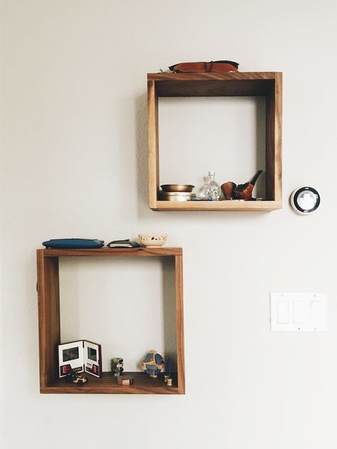 How to Boost Your Room with Simple DIY Square Shelves Square Shelves On Wall, Square Wall Shelves, Simple Wall Shelf, Diy Wall Shelf, Diy Display Shelf, Little Shelves, Square Shelves, Square Floating Shelves, Garage Wall Shelving