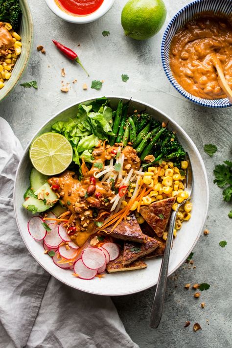 Vegan gado gado salad with tempeh - Lazy Cat Kitchen Gado Gado Salad, Tempeh Salad, Pasta Fusilli, Vegan Tempeh, Eating Photography, Lazy Cat Kitchen, Tempeh Recipes, Cat Kitchen, Resep Salad