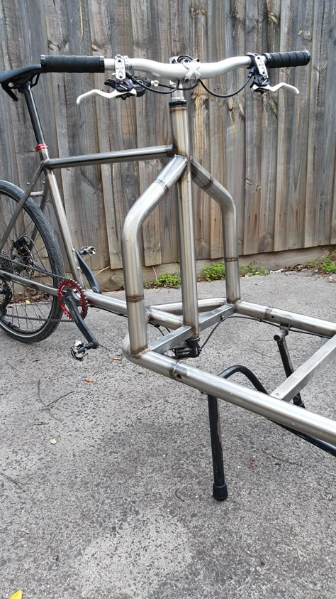 Cargo Bike Design, Cargo Bike Diy, Cruiser Bike Accessories, Bike Drift, Gerobak Dorong, Bicycle Cargo Trailer, Bike Cargo Trailer, Bike Concept, Biking Diy